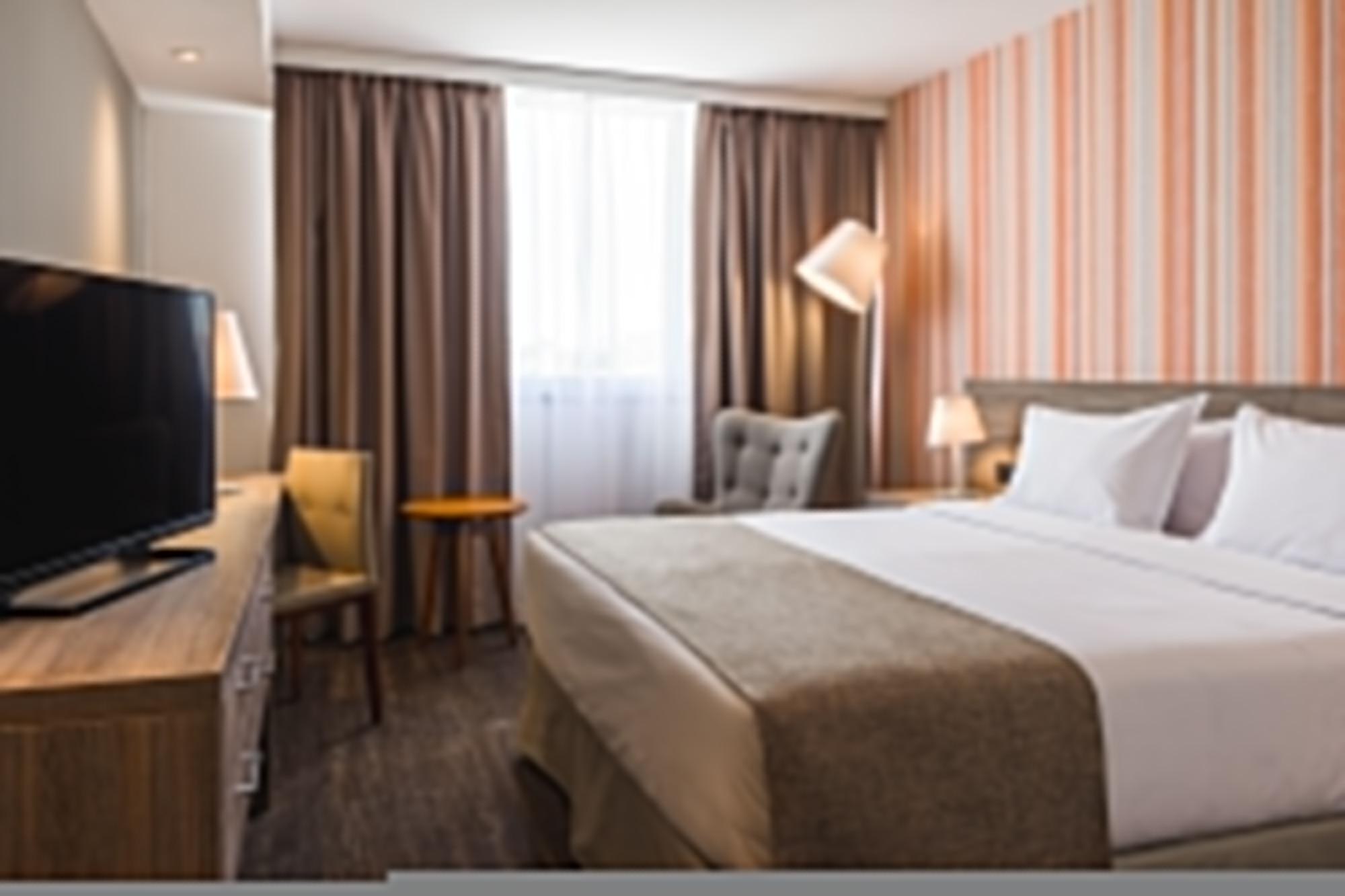 Hotel Frontier