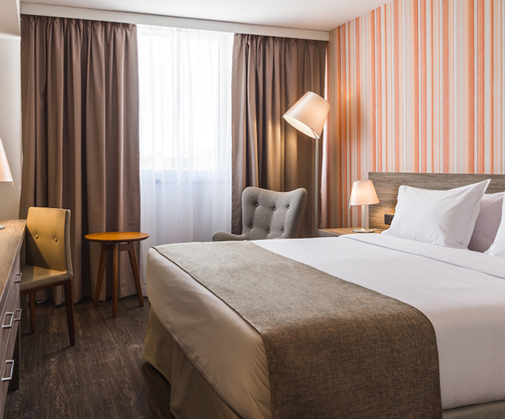 Hotel Frontier
